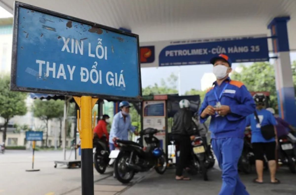 Gi&aacute; xăng dầu leo thang từng ng&agrave;y, Bộ C&ocirc;ng Thương lập tức t&iacute;nh phương &aacute;n điều h&agrave;nh mới