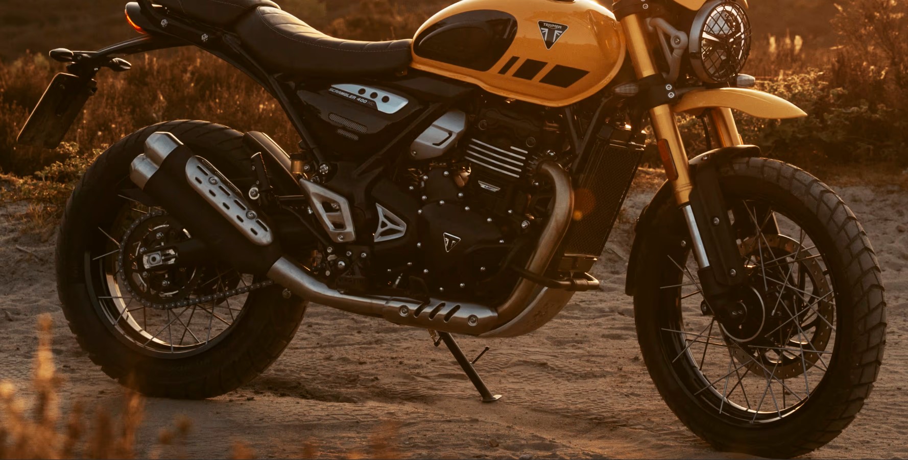 &lsquo;Huyền thoại c&ocirc;n tay&rsquo; 398cc của Anh ra mắt với gi&aacute; rẻ, trang bị \'đ&egrave; bẹp\' Yamaha Exciter v&agrave; Winner R