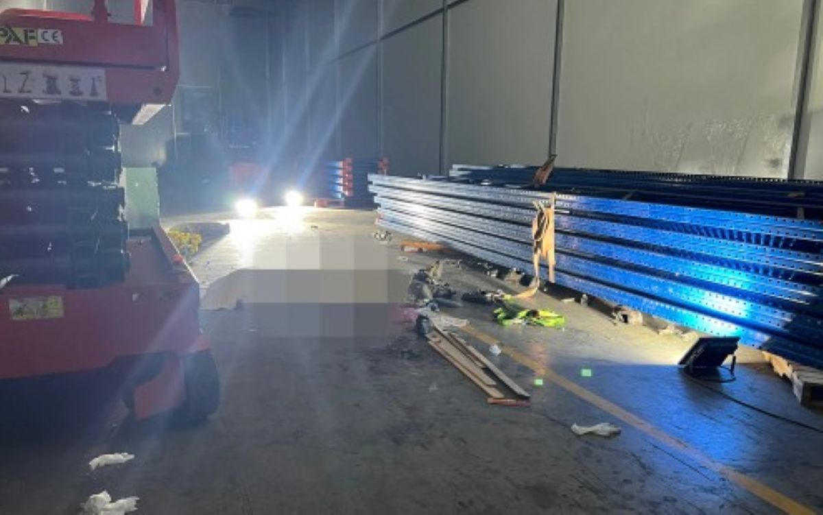 Sức khỏe 3 c&ocirc;ng nh&acirc;n sống s&oacute;t sau c&uacute; rơi hơn 10m trong vụ sập la ph&ocirc;ng ở khu c&ocirc;ng nghiệp tại TP.HCM