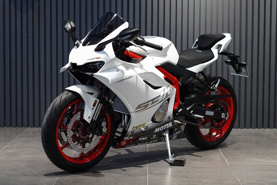 Ch&iacute;nh thức ra mắt &lsquo;vua c&ocirc;n tay&rsquo; 443cc mới thể thao hơn Yamaha Exciter v&agrave; Honda Winner R, gi&aacute; cực rẻ ảnh 4