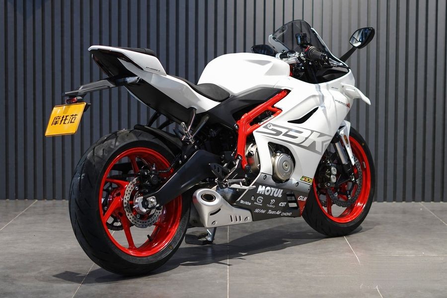 Ch&iacute;nh thức ra mắt &lsquo;vua c&ocirc;n tay&rsquo; 443cc mới thể thao hơn Yamaha Exciter v&agrave; Honda Winner R, gi&aacute; cực rẻ ảnh 5