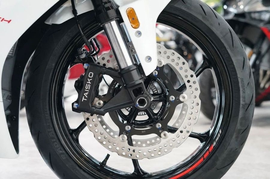 Ch&iacute;nh thức ra mắt &lsquo;vua c&ocirc;n tay&rsquo; 443cc mới thể thao hơn Yamaha Exciter v&agrave; Honda Winner R, gi&aacute; cực rẻ ảnh 6