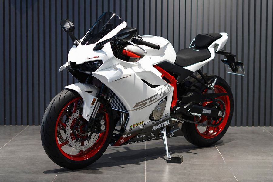 Ch&iacute;nh thức ra mắt &lsquo;vua c&ocirc;n tay&rsquo; 443cc mới thể thao hơn Yamaha Exciter v&agrave; Honda Winner R, gi&aacute; cực rẻ