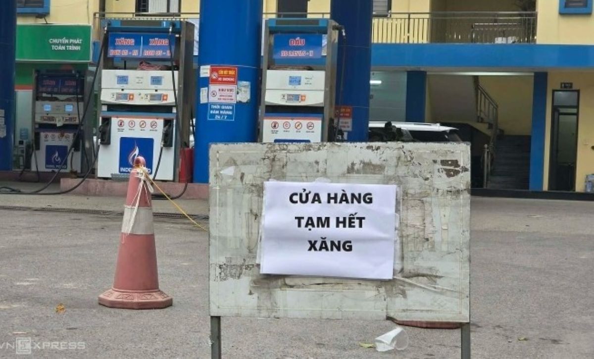 Một cửa h&agrave;ng xăng dầu bị tố chỉ b&aacute;n cao nhất 300.000 đồng/ lượt, Sở C&ocirc;ng thương lập tức v&agrave;o cuộc