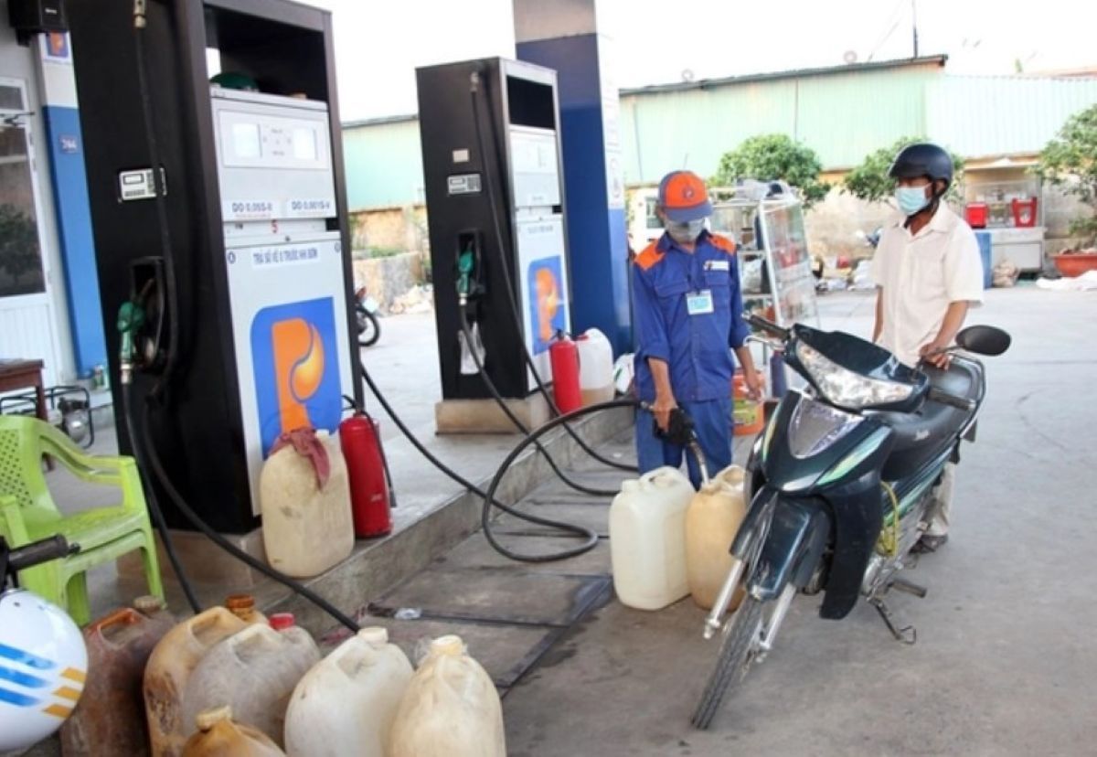Th&ocirc;ng tin quan trọng về xăng dầu: T&iacute;ch trữ tr&aacute;i ph&eacute;p sẽ bị phạt h&agrave;ng chục triệu đồng!