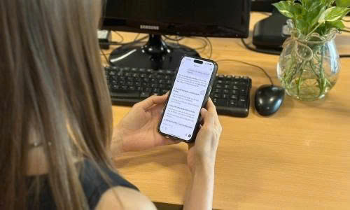 Người trẻ &lsquo;nhờ AI n&oacute;i hộ&rsquo;: Từ tin nhắn chia tay đến lời an ủi