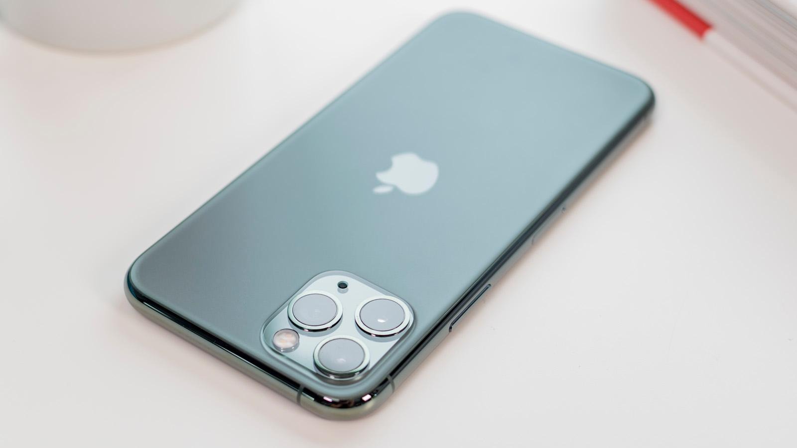 Mẫu iPhone Pro 5 triệu đồng, khung th&eacute;p xịn hơn iPhone 17 Pro Max, cấu h&igrave;nh giờ chạy vẫn ngon