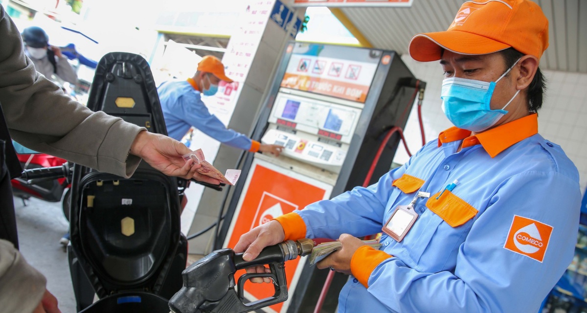 L&yacute; do gi&aacute; dầu thế giới giảm nhưng xăng dầu trong nước vẫn tăng, h&eacute; lộ vai tr&ograve; việc sử dụng Quỹ B&igrave;nh ổn  