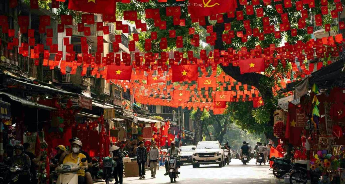 Đề xuất \'nối\' kỳ nghỉ Giỗ tổ H&ugrave;ng Vương với 30.4 - 1.5, người lao động b&agrave;n chuyện nghỉ li&ecirc;n tiếp 9 ng&agrave;y