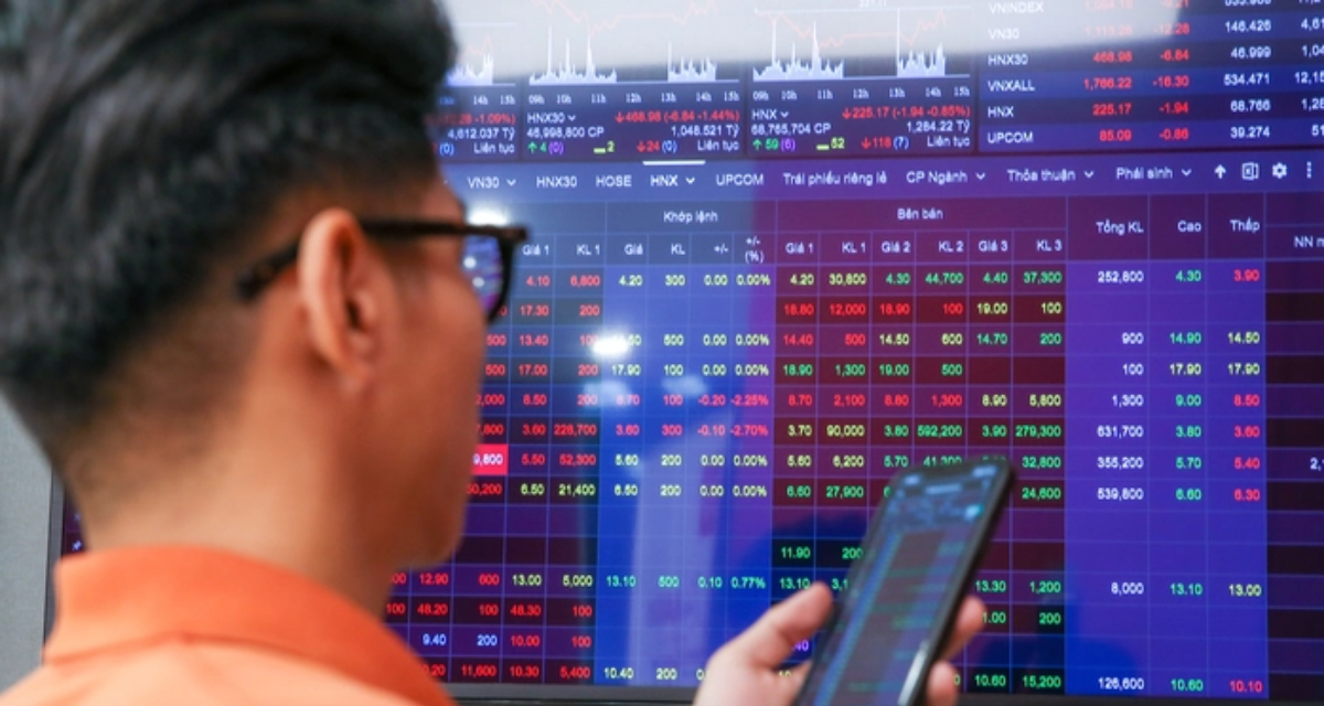 Phi&ecirc;n 13/3: VN-Index &lsquo;thủng&rsquo; mốc 1.700 điểm, cổ phiếu Novaland t&iacute;m trần hai phi&ecirc;n li&ecirc;n tiếp