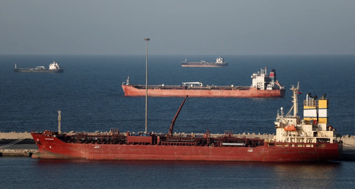 Iran l&ecirc;n tiếng về eo biển Hormuz giữa tin đồn đ&oacute;ng cửa, thị trường năng lượng theo d&otilde;i diễn biến của gi&aacute; dầu