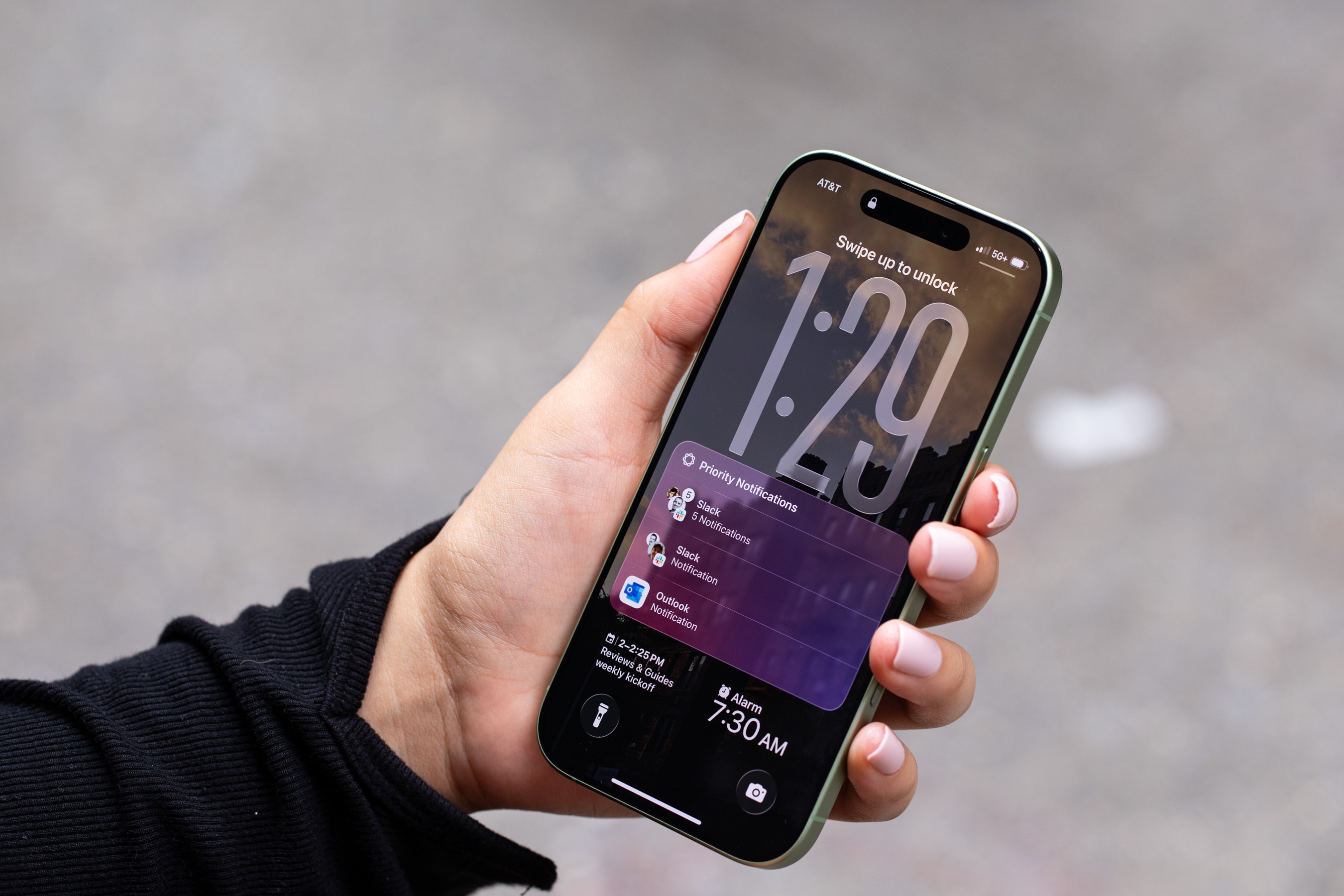 Kh&ocirc;ng đ&ugrave;a, iPhone 17 giờ chỉ nhỉnh 19 triệu đồng, đ&aacute;ng mua hơn iPhone Air nhiều lần!