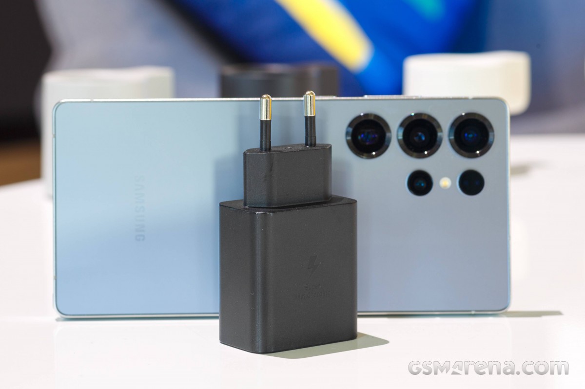 Gi&aacute; Galaxy S25 Ultra th&aacute;ng 3/2026: Rẻ kỷ lục sau khi Galaxy S26 Ultra tr&igrave;nh l&agrave;ng, hủy diệt iPhone 17