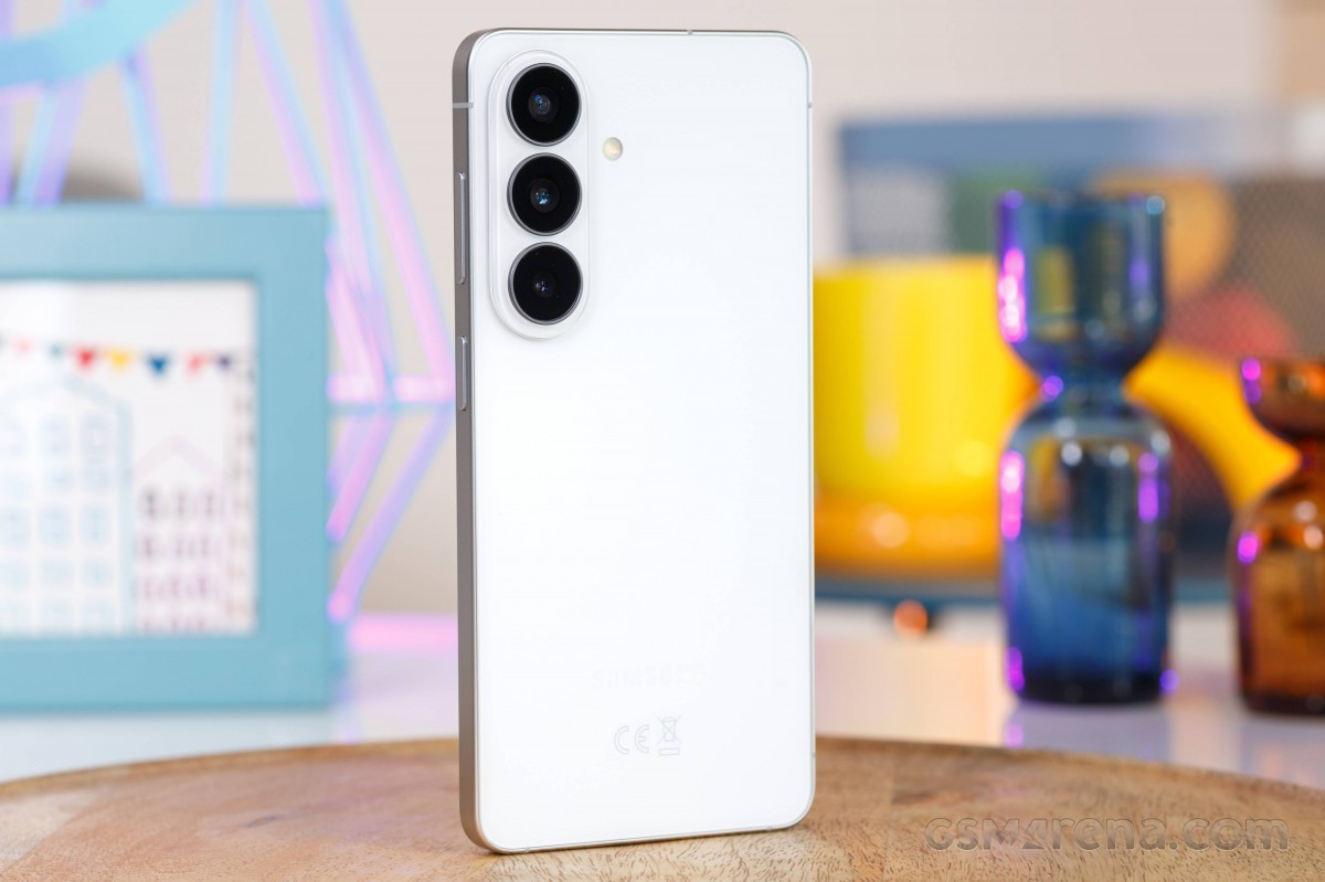 Gi&aacute; Galaxy S26 mới nhất 16/3: Vừa ra mắt đ&atilde; giảm cả chục triệu, rẻ cỡ n&agrave;y iPhone 17 hết cửa cạnh tranh