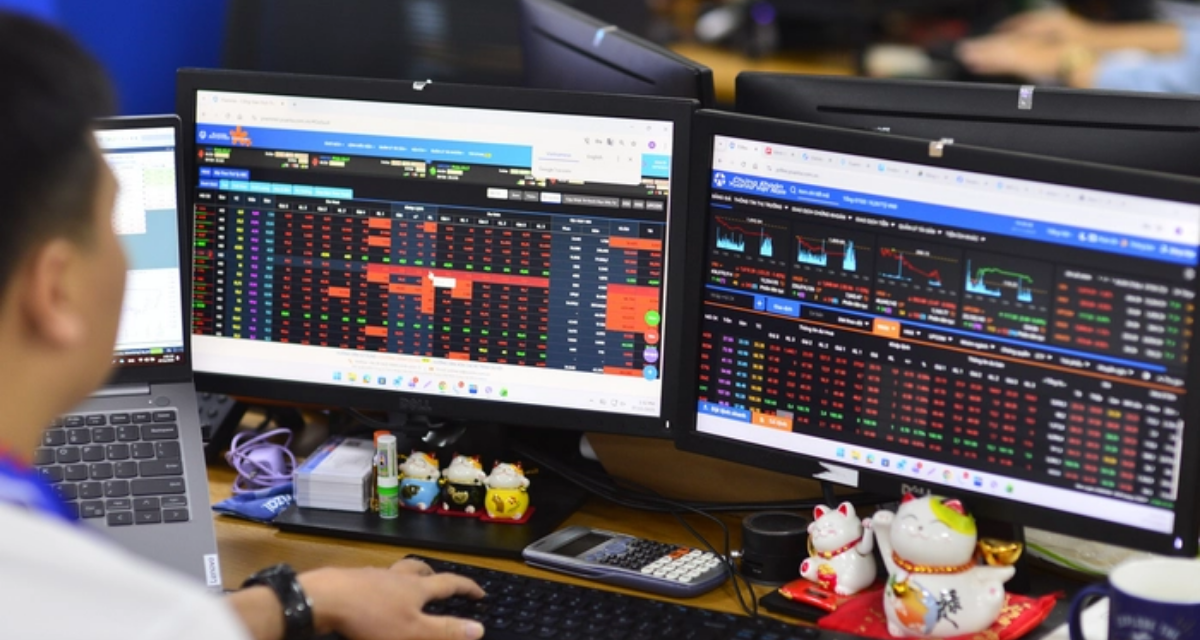 Phi&ecirc;n 16/3: &Aacute;p lực b&aacute;n dầu kh&iacute; k&eacute;o VN-Index giảm phi&ecirc;n thứ ba li&ecirc;n tiếp