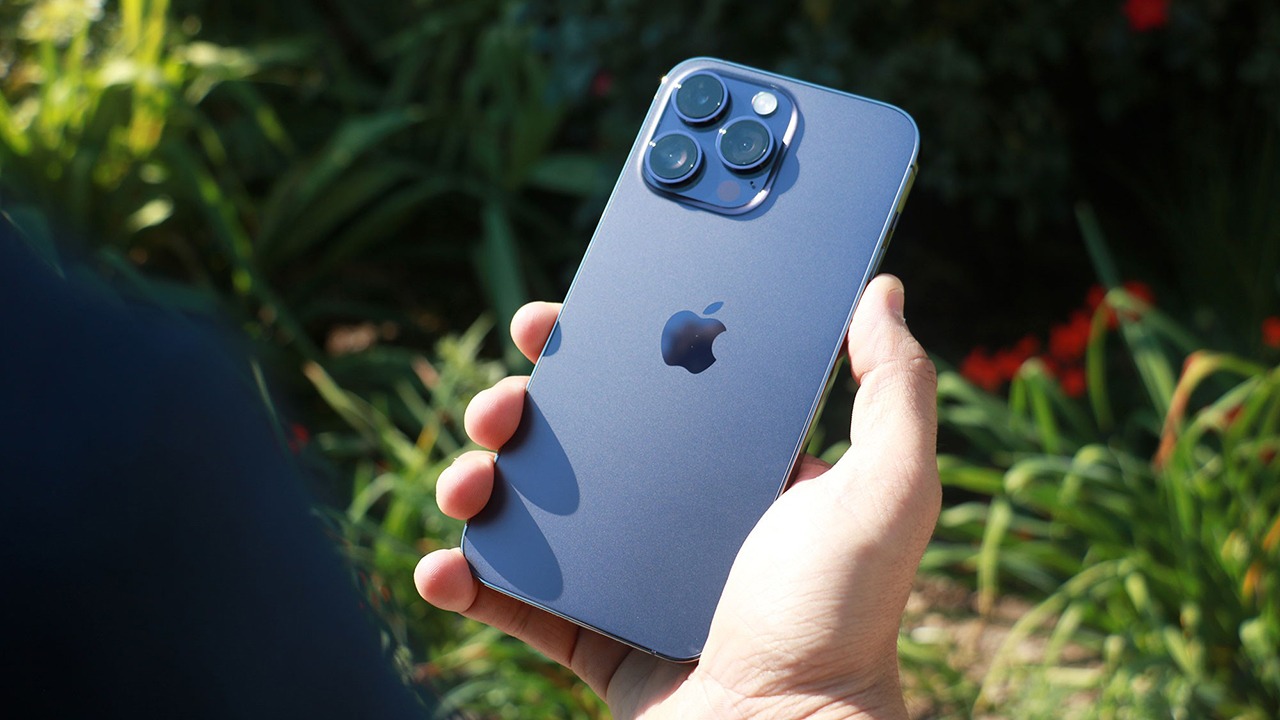 Hai mẫu iPhone cũ đ&atilde; giảm hơn 10 triệu đồng đ&aacute;ng mua nhất năm 2026, thiết kế m&atilde;i đỉnh, pin tr&acirc;u, cập nhật li&ecirc;n tục!