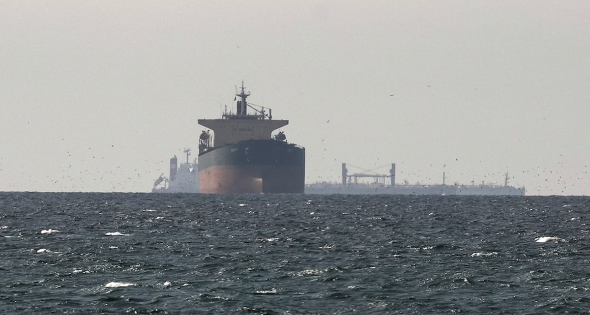 Iran tuy&ecirc;n bố đ&oacute;ng cửa ho&agrave;n to&agrave;n eo biển Hormuz, mỉa mai thẳng Tổng thống Trump v&agrave; nước Mỹ