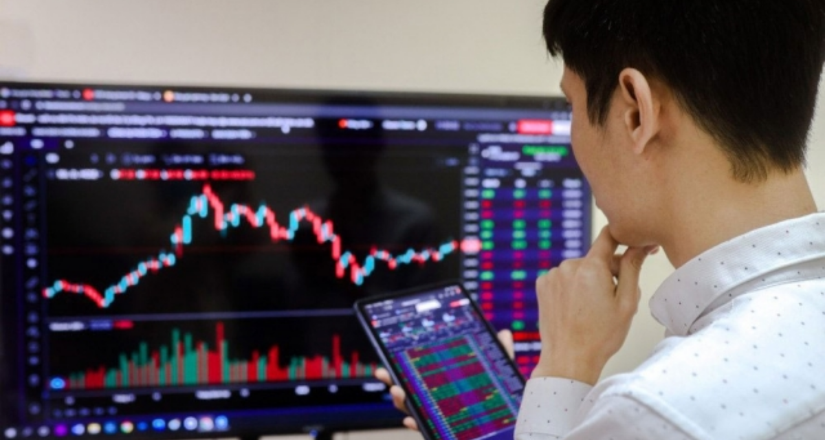 Phi&ecirc;n 18/3: Khối ngoại xả r&ograve;ng li&ecirc;n tiếp, VN-Index chật vật hồi phục