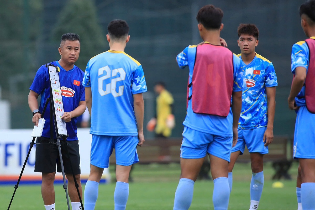 U23 Việt Nam đối mặt th&aacute;ch thức lớn, người thay thế HLV Kim Sang Sik buộc phải \'lựa cơm gắp mắm\'