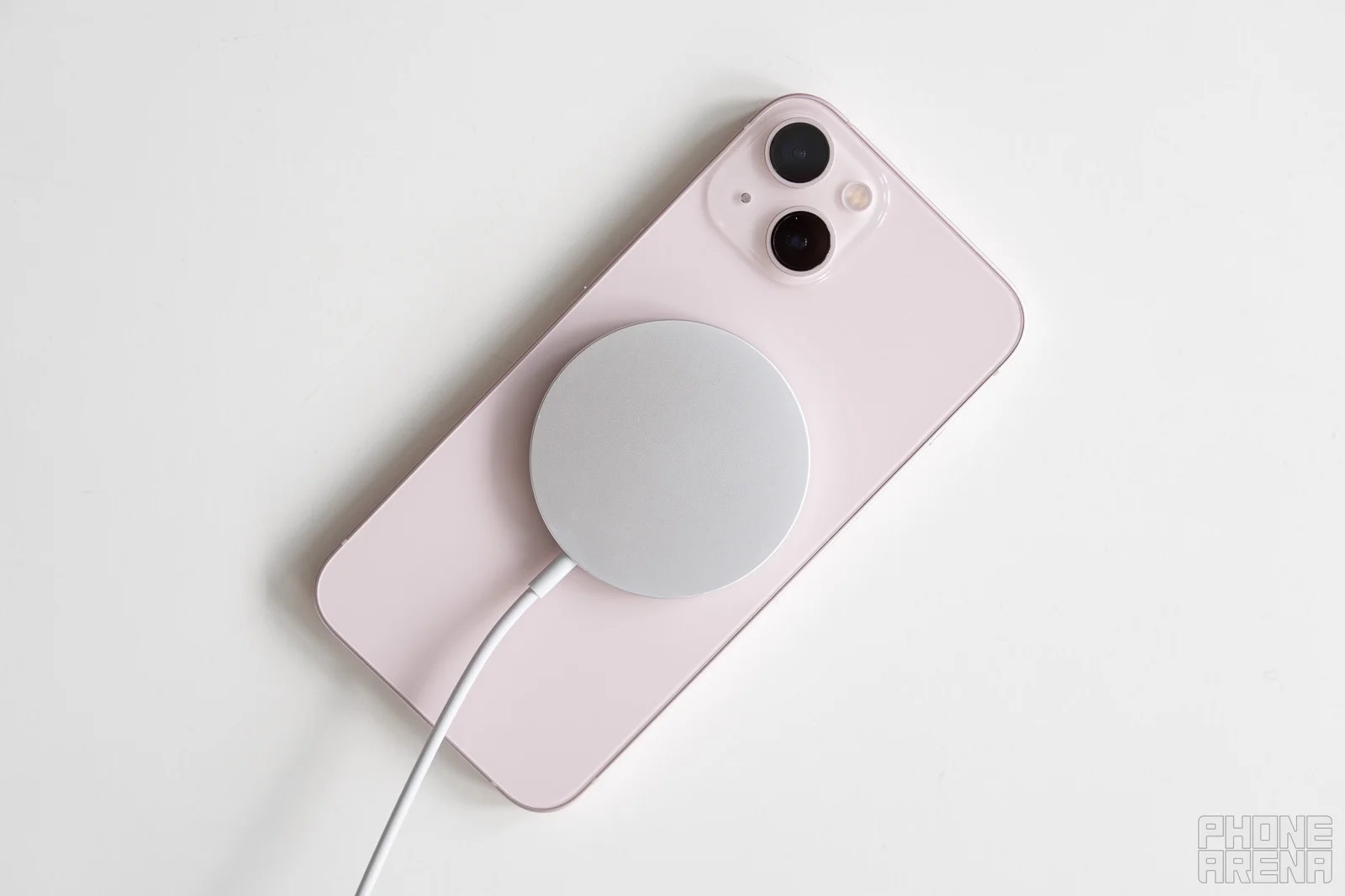 iPhone 13 cũ rẻ bằng nửa m&aacute;y mới, ngang m&aacute;y Android tầm trung, thấp hơn iPhone 17e 10 triệu