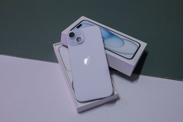 Cặp b&agrave;i tr&ugrave;ng iPhone 14 Plus v&agrave; iPhone 15 Plus đang được săn đ&oacute;n mạnh mẽ nhờ gi&aacute; rẻ cực hời, cực đ&aacute;ng mua!