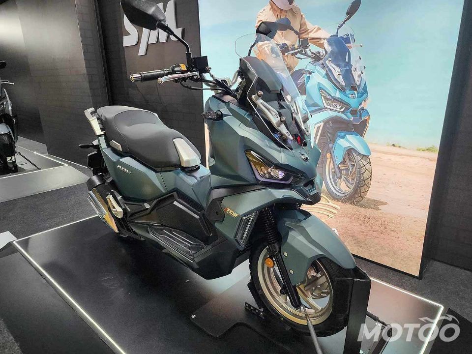 &lsquo;Kỳ ph&ugrave;ng địch thủ&rsquo; của Honda ADV 160 ch&iacute;nh thức ra mắt với gi&aacute; cạnh tranh, c&oacute; ABS v&agrave; TCS như SH ảnh 1