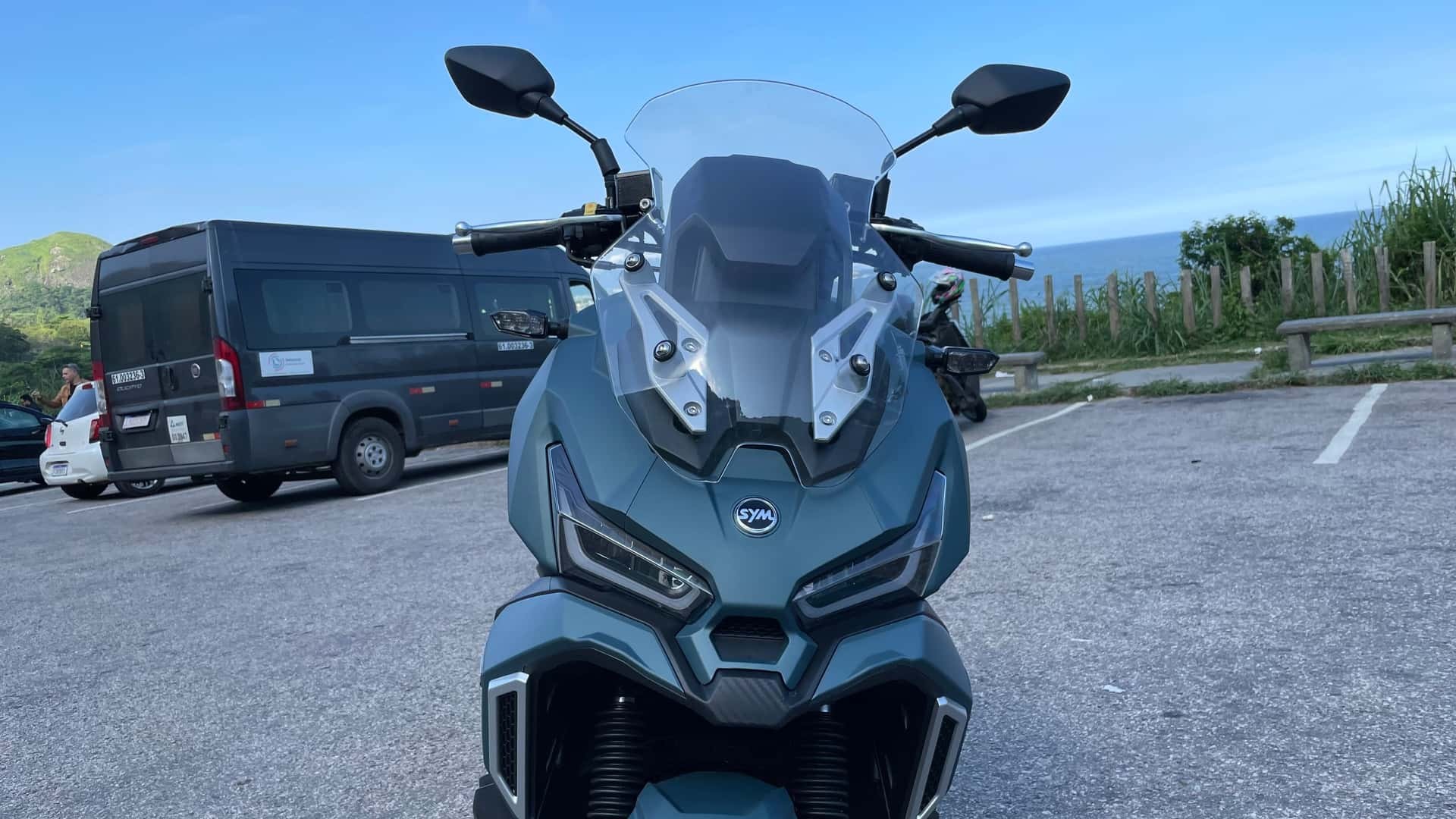 &lsquo;Kỳ ph&ugrave;ng địch thủ&rsquo; của Honda ADV 160 ch&iacute;nh thức ra mắt với gi&aacute; cạnh tranh, c&oacute; ABS v&agrave; TCS như SH ảnh 4