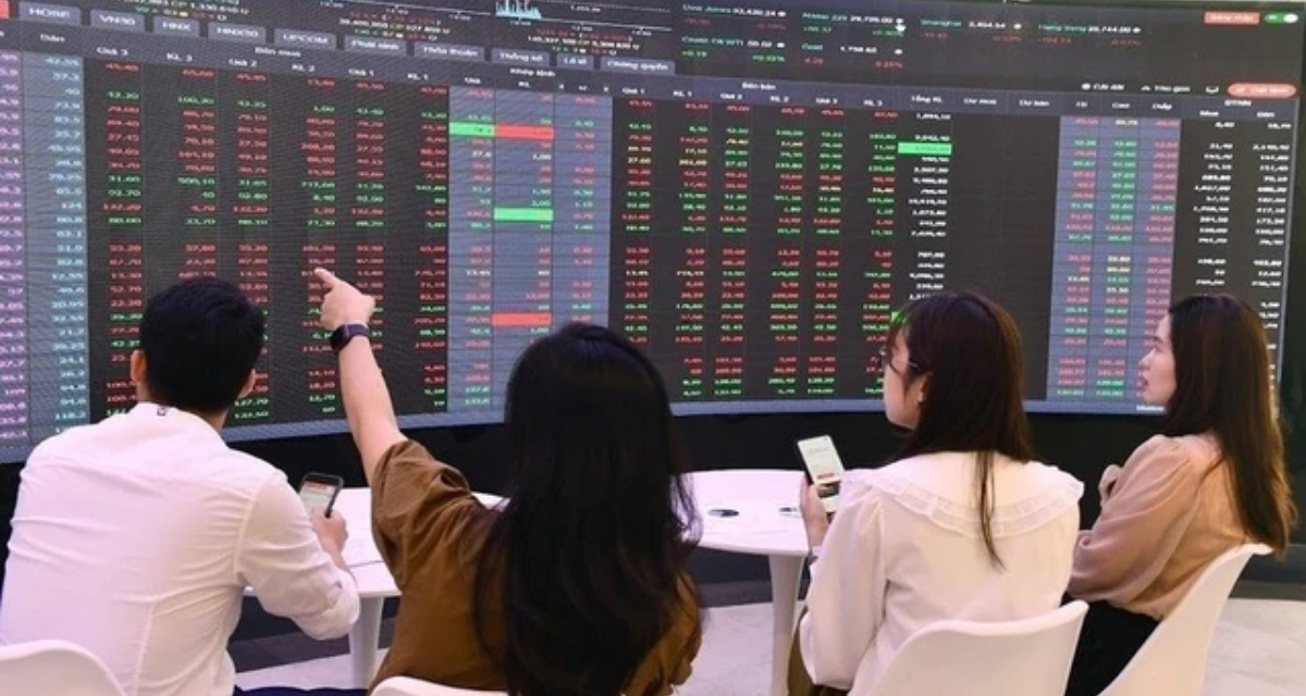 Tự doanh mạnh tay giải ng&acirc;n trăm tỷ, gom loạt cổ phiếu lớn nhưng xả mạnh STB