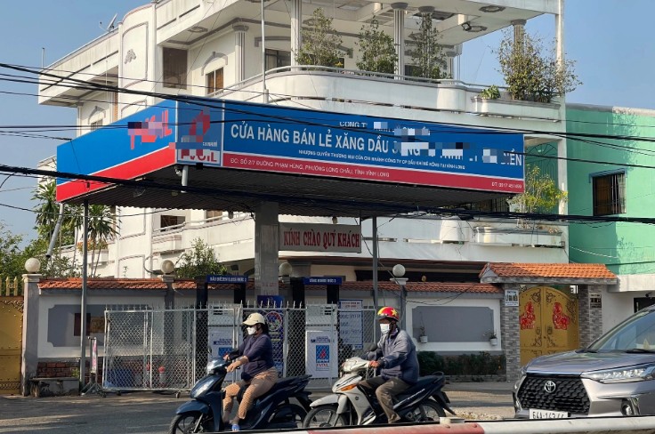 Trong l&uacute;c gi&aacute; xăng biến động mạnh, 1 c&acirc;y xăng ở Vĩnh Long đột ngột đ&oacute;ng cửa: H&eacute; lộ sự thất ph&iacute;a sau