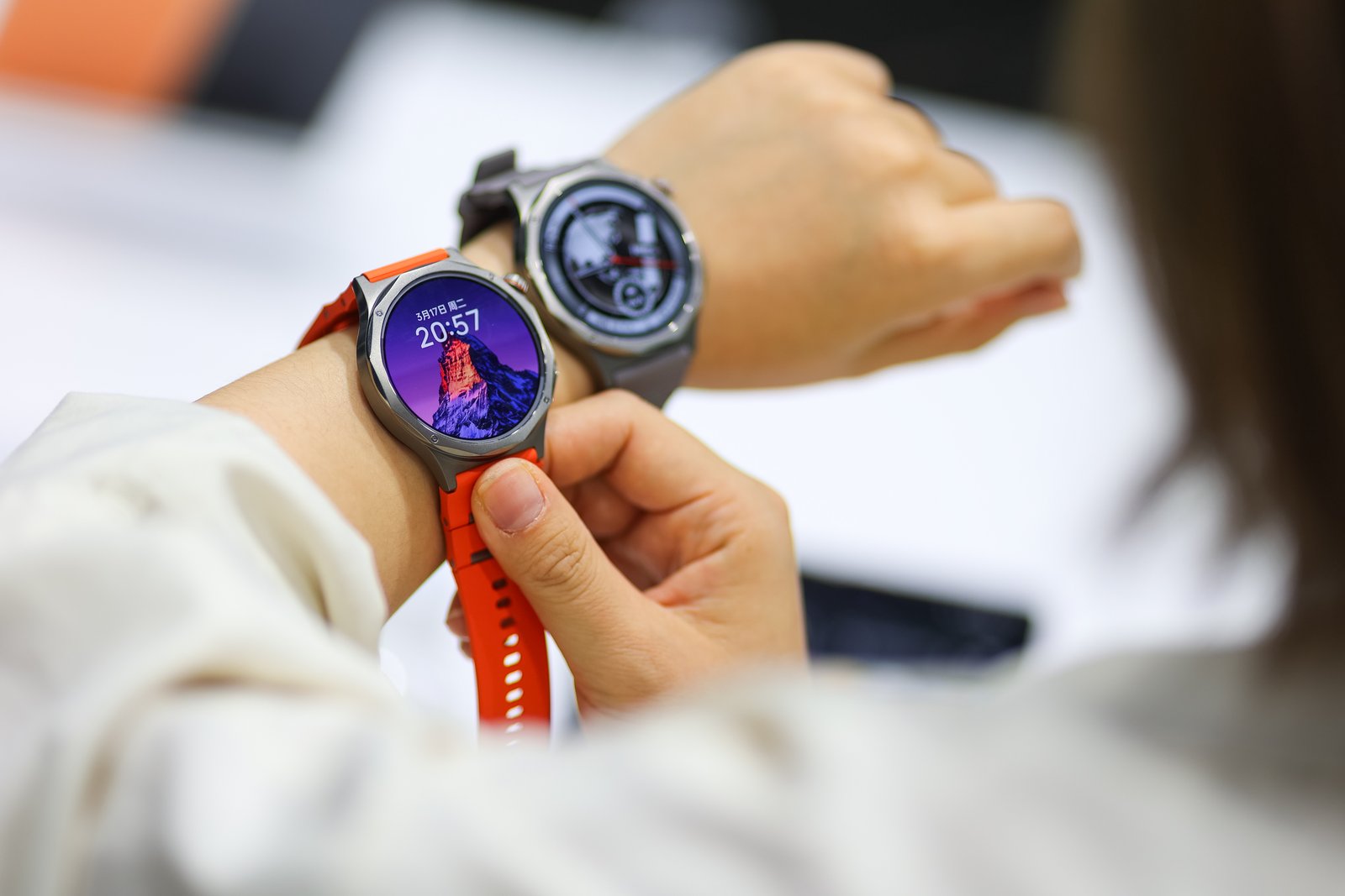 Oppo ra mắt đồng hồ th&ocirc;ng minh Watch X3: Thiết kế titan, đo đường huyết, ph&aacute;t hiện nguy cơ cao huyết &aacute;p