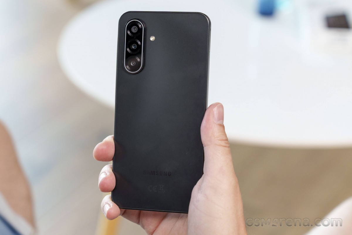 Galaxy A17 5G gi&aacute; hơn 5 triệu vững ng&ocirc;i &lsquo;vua gi&aacute; rẻ&rsquo;, quay chụp sắc n&eacute;t nhờ camera xịn như Galaxy S25