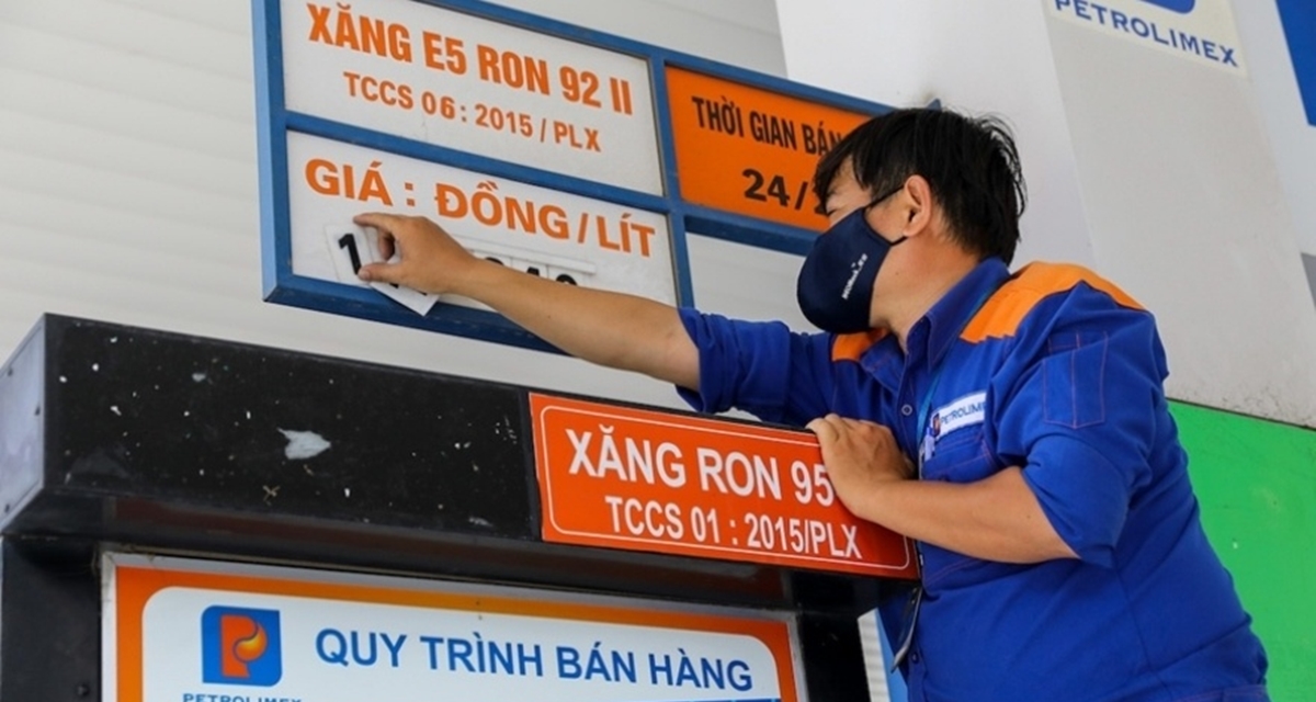 Gi&aacute; xăng Việt Nam h&ocirc;m nay tăng dựng đứng, một nước l&aacute;ng giềng cũng đau đầu v&igrave; xăng l&ecirc;n 47.000 đồng/l&iacute;t