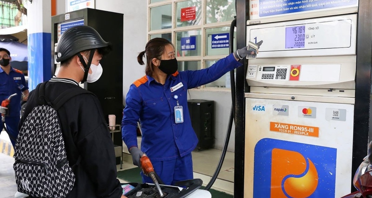 Gi&aacute; xăng dầu tăng dựng đứng, xem x&eacute;t d&ugrave;ng ng&acirc;n s&aacute;ch hỗ trợ qũy b&igrave;nh ổn hoặc giảm c&aacute;c loại thuế?