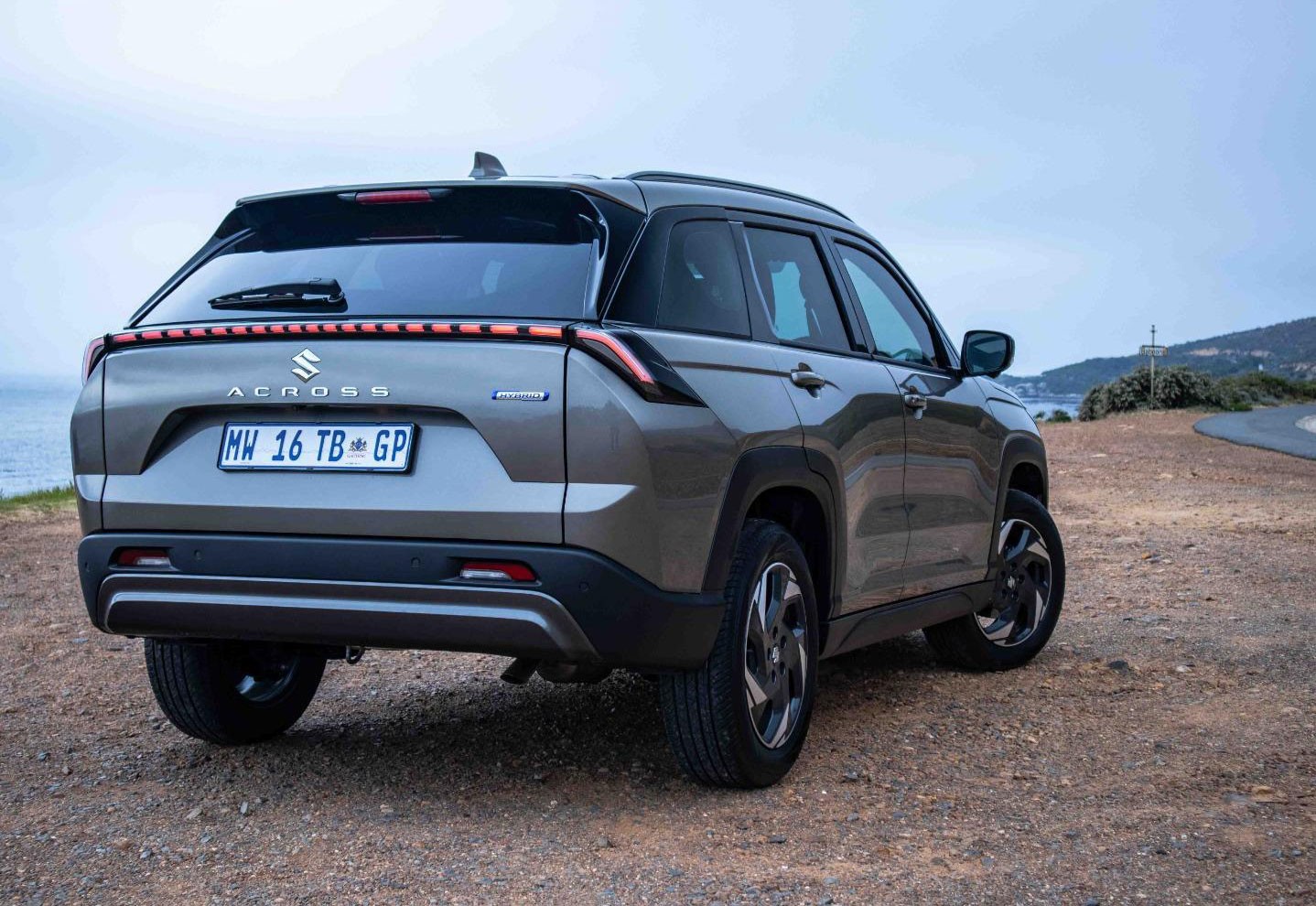 Suzuki ra mắt mẫu SUV hybrid cỡ C mới đẹp &aacute;t v&iacute;a Honda CR-V, gi&aacute; 548 triệu đồng rẻ hơn Mazda CX-5 ảnh 3