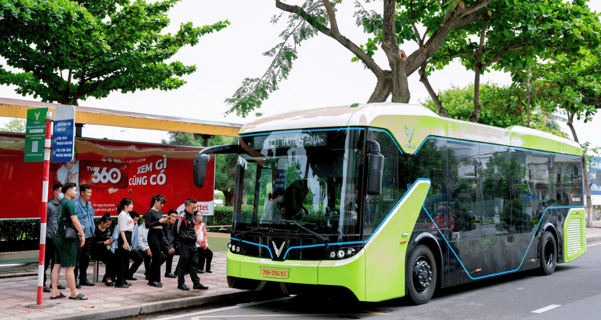 Lộ tr&igrave;nh mới: &Iacute;t nhất 50% xe c&ocirc;ng cộng tại đ&ocirc; thị sẽ chuyển sang xe điện