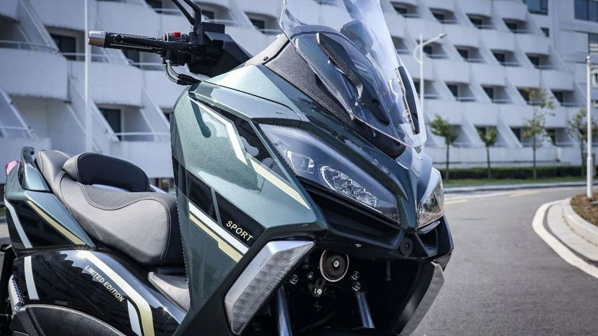 &lsquo;Vua xe ga&rsquo; 250cc mới tr&igrave;nh l&agrave;ng với gi&aacute; 53 triệu đồng ngang Honda Air Blade, c&oacute; ABS v&agrave; TCS như SH