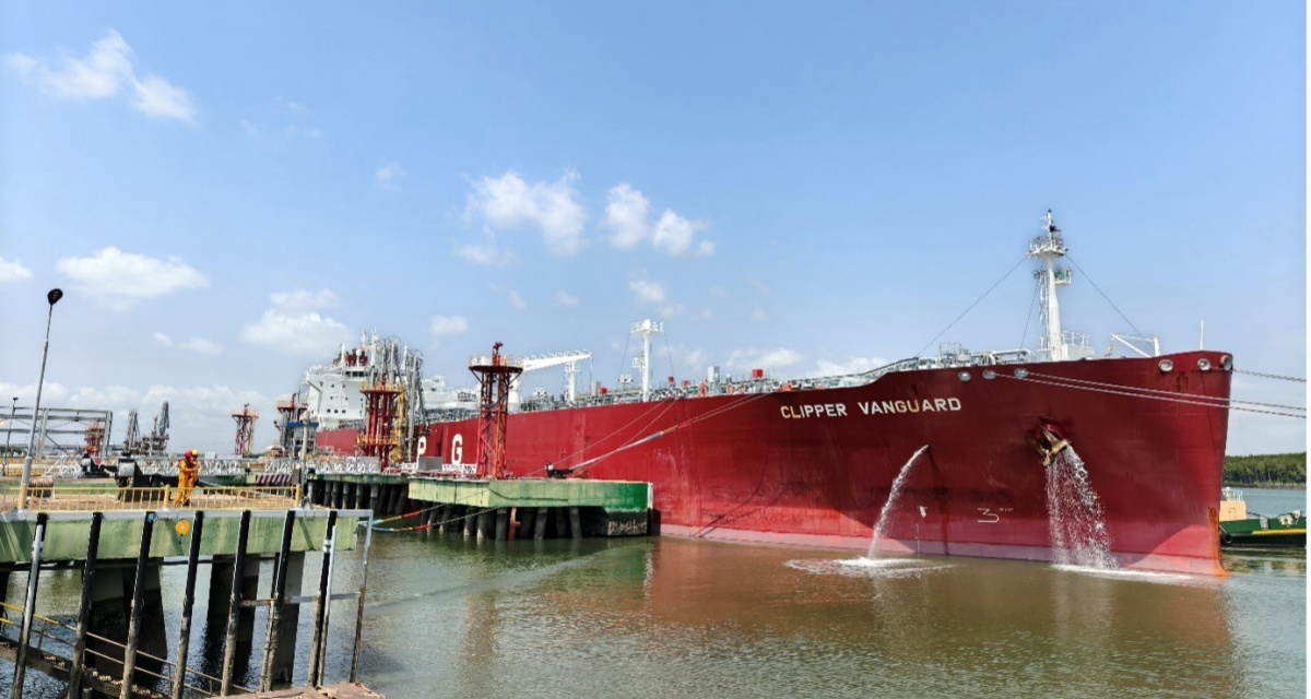 Việt Nam nhập hơn 40.000 tấn kh&iacute; dầu mỏ h&oacute;a lỏng giữa gi&aacute;n đoạn Trung Đ&ocirc;ng, nguồn cung được điều chỉnh