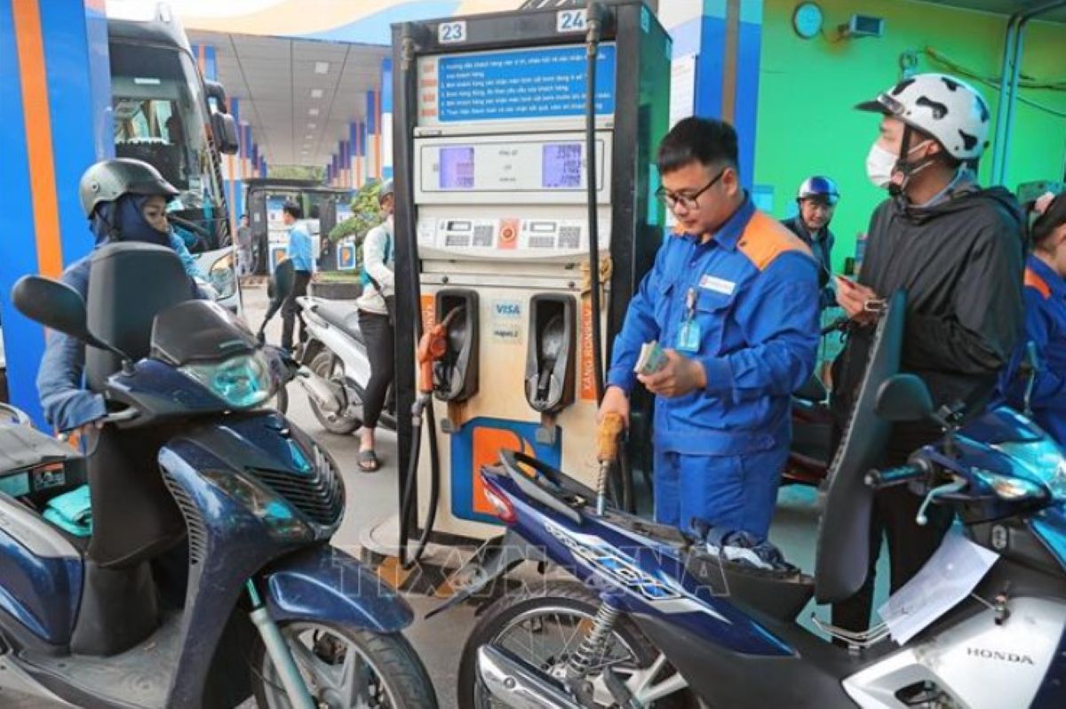 Gi&aacute; xăng dầu biến động kh&oacute; lường, Bộ Ch&iacute;nh trị đưa kết luận 14 với loạt chỉ đạo cứng rắn