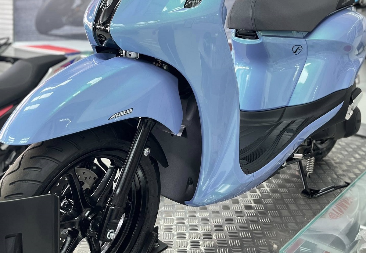 Yamaha ch&iacute;nh thức mở b&aacute;n &lsquo;vua xe ga&rsquo; 125cc mới gi&aacute; 45,5 triệu đồng: &lsquo;Chơi tới bến&rsquo; với Honda SH Mode