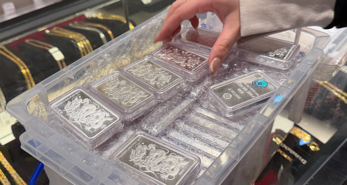 Gi&aacute; bạc h&ocirc;m nay 23/3: Bạc miếng, bạc thỏi trong nước giảm s&acirc;u, c&oacute; nơi mất hơn 4 triệu đồng/kg