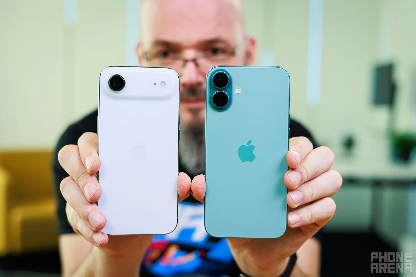 B&ecirc;n cạnh iPhone 18 Pro Max, Apple sẽ đưa trở lại chiếc iPhone m&agrave;n lớn gi&aacute; rẻ rất được ưa th&iacute;ch