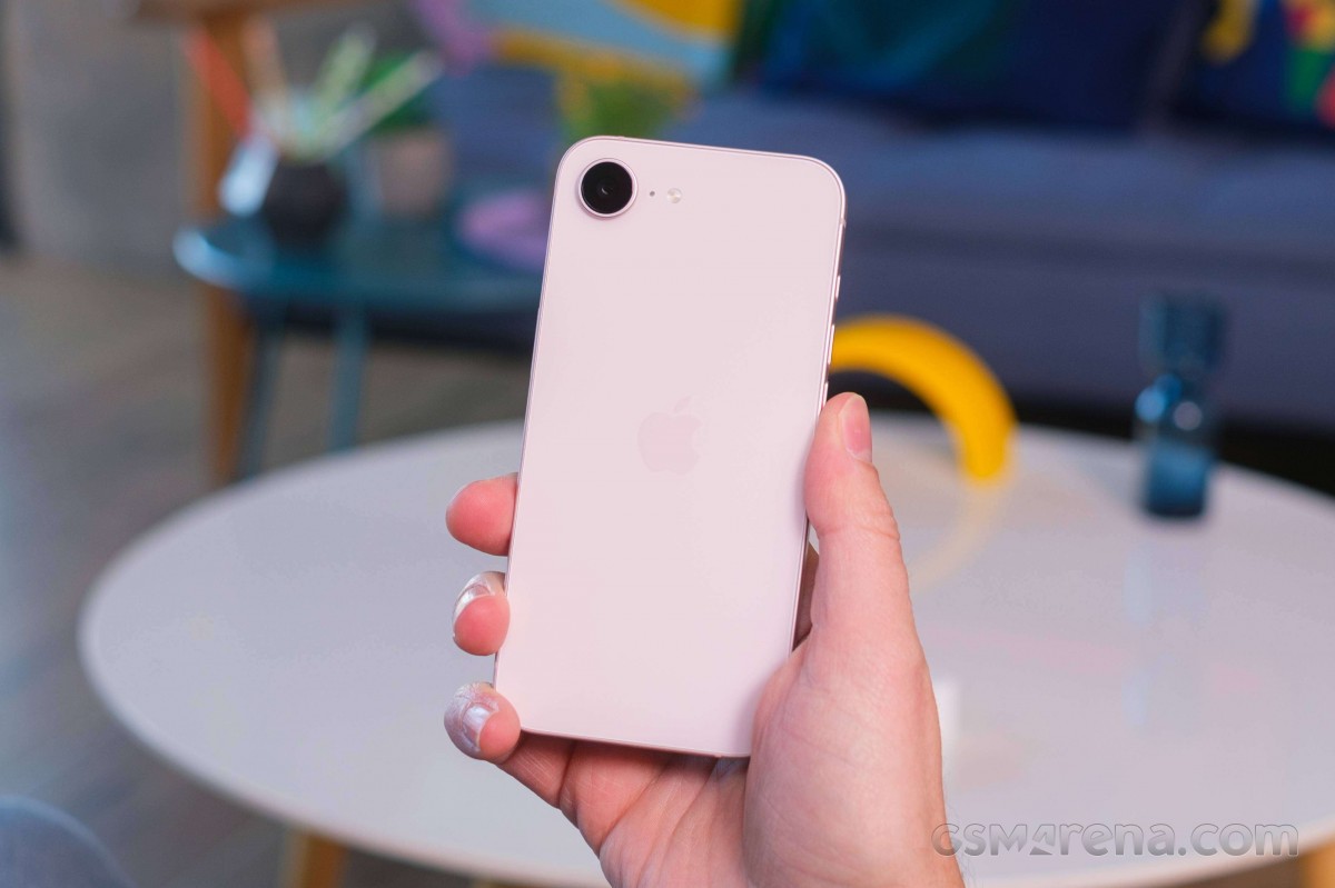 iPhone 17e vừa ra mắt đ&atilde; c&oacute; mức giảm khủng, dễ trở th&agrave;nh vua iPhone gi&aacute; rẻ, ăn đứt Galaxy S26