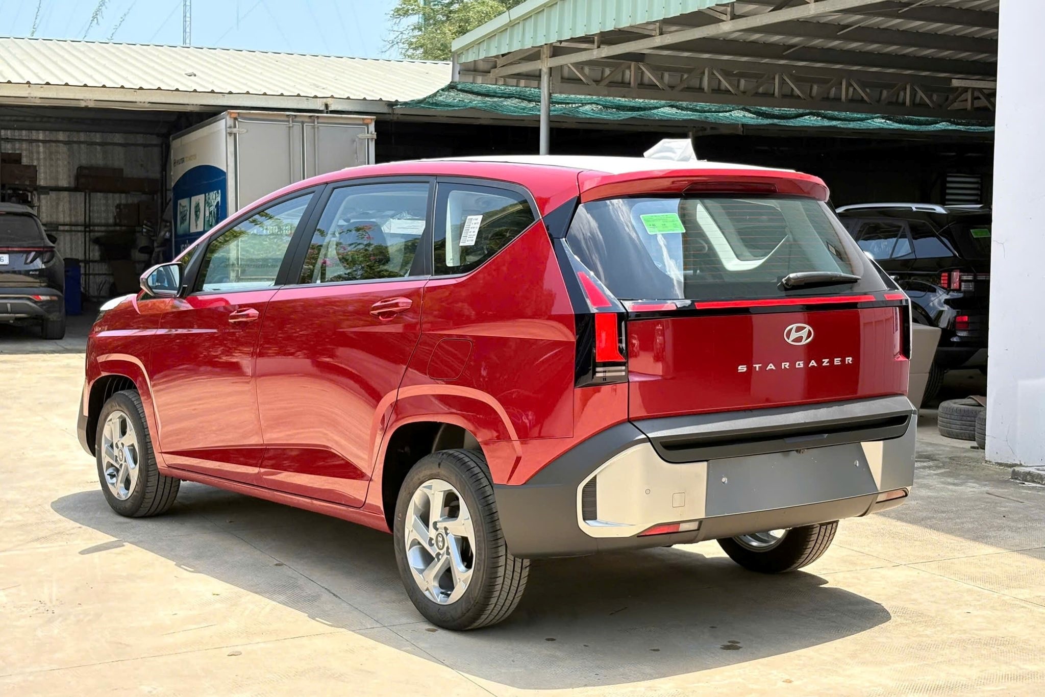 Mẫu MPV 7 chỗ mới của Hyundai về đại l&yacute; Việt với gi&aacute; 489 triệu đồng, quyết chiến Mitsubishi Xpander ảnh 4