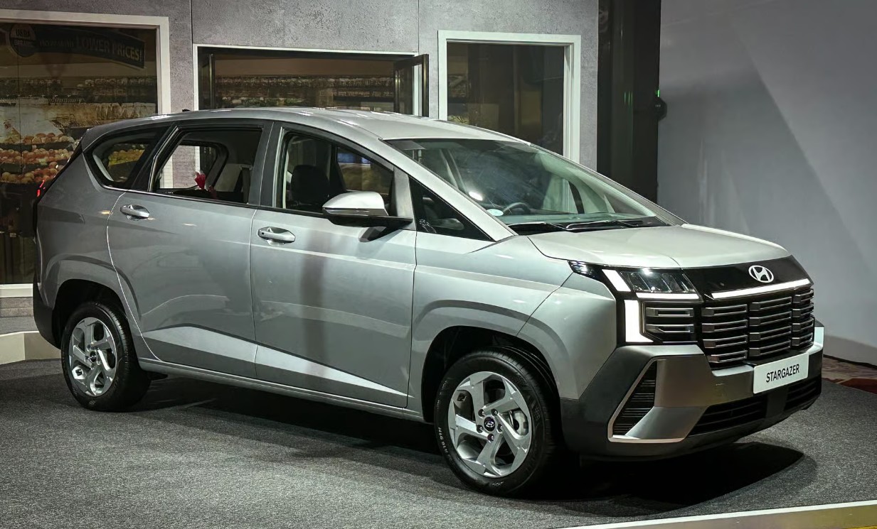 Mẫu MPV 7 chỗ mới của Hyundai về đại l&yacute; Việt với gi&aacute; 489 triệu đồng, quyết chiến Mitsubishi Xpander