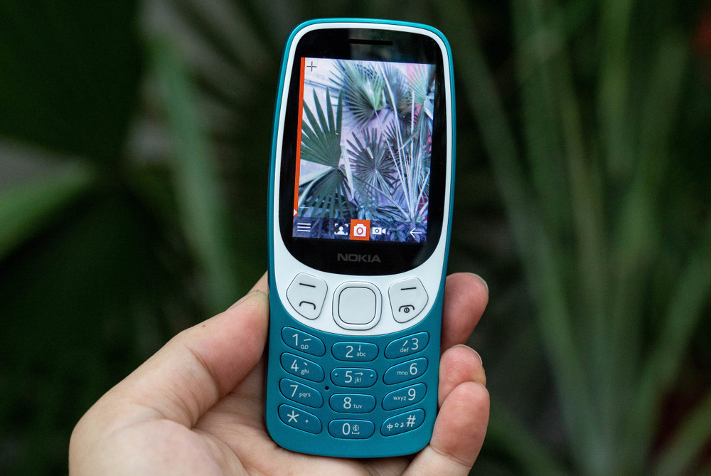 Gi&aacute; Nokia 3210 4G mới nhất th&aacute;ng 3/2026: Si&ecirc;u phẩm &lsquo;cục gạch&rsquo; được v&iacute; như iPhone 17 Pro Max trong ph&acirc;n kh&uacute;c gi&aacute; rẻ