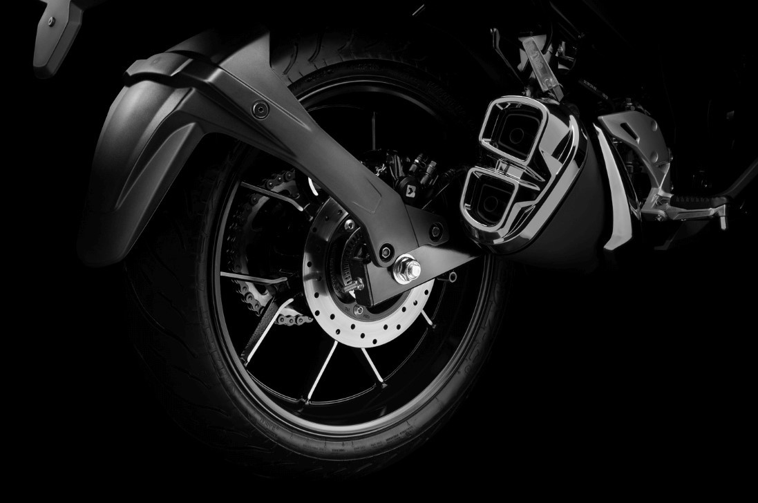 Suzuki ch&iacute;nh thức ra mắt &lsquo;&ocirc;ng ho&agrave;ng&rsquo; c&ocirc;n tay 250cc mới, gi&aacute; rẻ cho kh&aacute;ch l&ecirc;n đời từ Yamaha Exciter ảnh 5