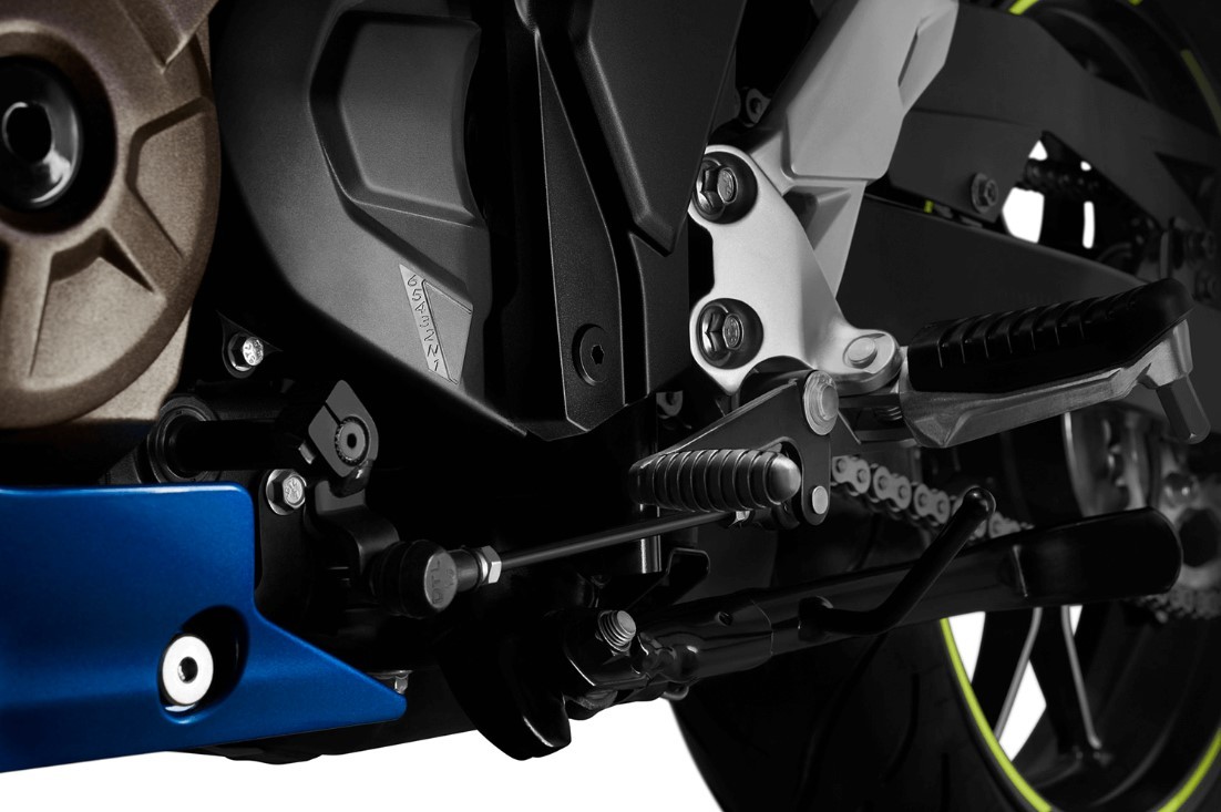 Suzuki ch&iacute;nh thức ra mắt &lsquo;&ocirc;ng ho&agrave;ng&rsquo; c&ocirc;n tay 250cc mới, gi&aacute; rẻ cho kh&aacute;ch l&ecirc;n đời từ Yamaha Exciter ảnh 7