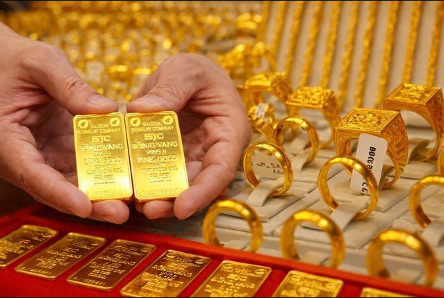 Nguy&ecirc;n nh&acirc;n gi&aacute; v&agrave;ng giảm thấp nhất kể từ đầu năm? Dự b&aacute;o xu hướng gi&aacute; v&agrave;ng trong thời gian tới?
