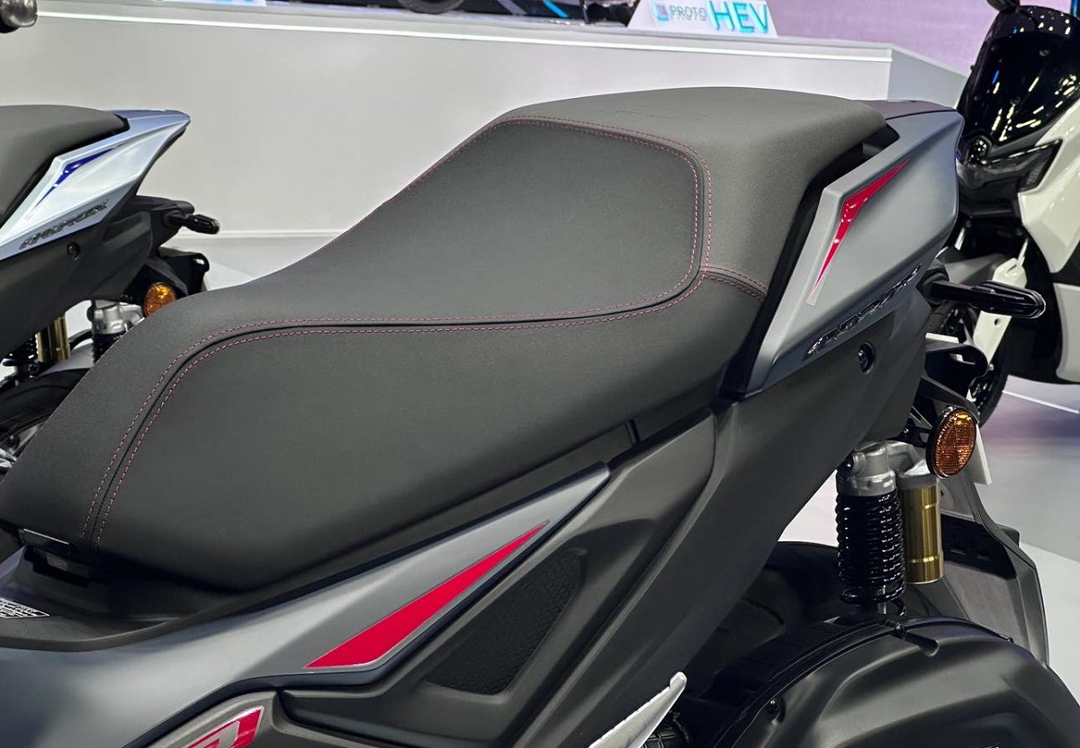 Yamaha ch&iacute;nh thức ra mắt &lsquo;vua xe ga&rsquo; 155cc mới gi&aacute; 69 triệu đồng: \'Chơi tới bến\' với Honda Air Blade