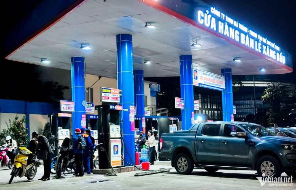 Bộ T&agrave;i ch&iacute;nh đề xuất giảm một nửa thuế xăng dầu: Gi&aacute; b&aacute;n lẻ dự kiến giảm h&agrave;ng ngh&igrave;n đồng/l&iacute;t